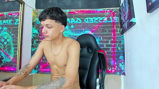 Apolo_Blessedn Webbikameraesitys