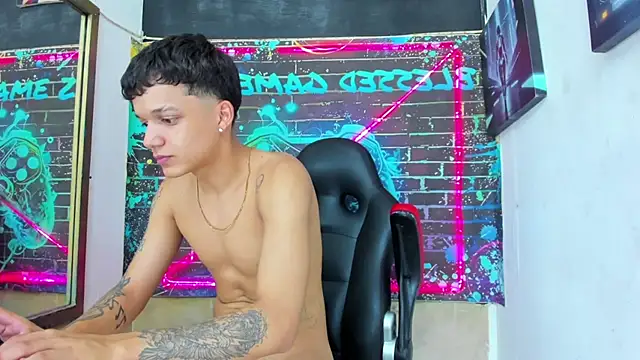 Show modela Apolo_Blessed na web-kameri
