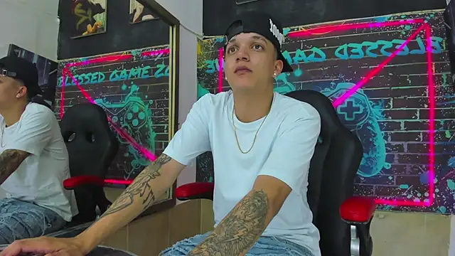 Show modela Apolo_Blessed na web-kameri