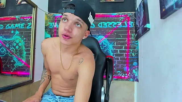 Apolo_Blessedn Webbikameraesitys