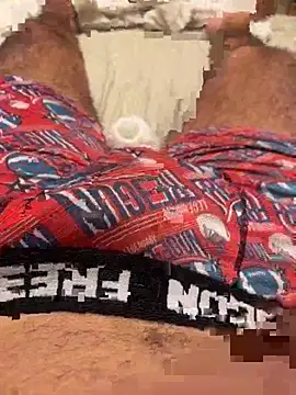 rebeudz25 Show in webcam