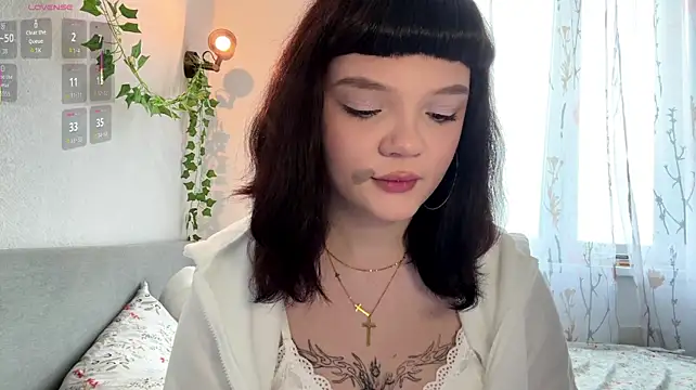 CurlieDoll XXX чат на живо
