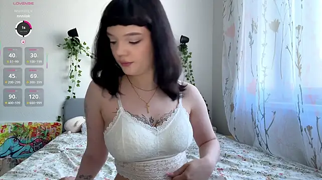 CurlieDoll live XXX chat