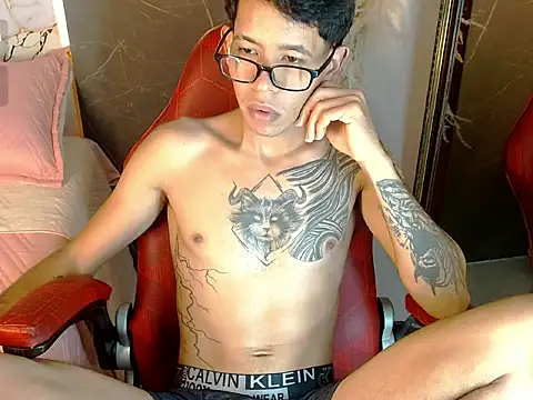 Show modela Andrew_Hardy na web-kameri