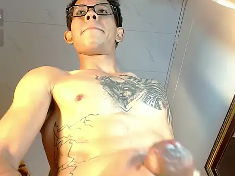 Show modela Andrew_Hardy na web-kameri