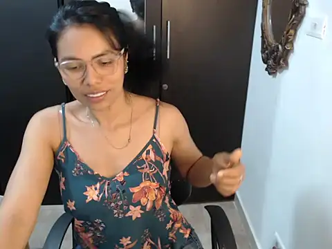 Dimar83 Adlı Modelin Canlı XXX Sohbeti