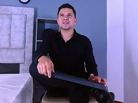 Show modela Hey_Noaah na web-kameri