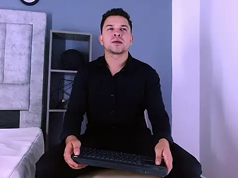 Show modela Hey_Noaah na web-kameri