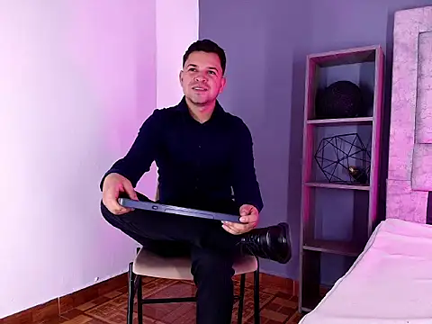 Show modela Hey_Noaah na web-kameri