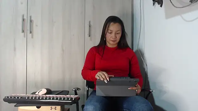 khawit_1 Adlı Modelin Canlı XXX Sohbeti