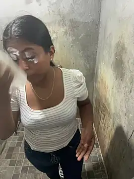 AstridHot94 XXX чат на живо