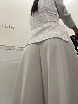 Show modela NINA2102 na web-kameri