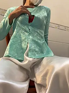 NINA2102's Webcam Show