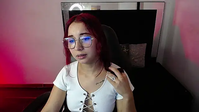 Živý XXX chat Lyrarose__