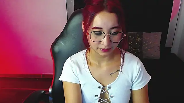 Chat XXX en directo de Lyrarose__