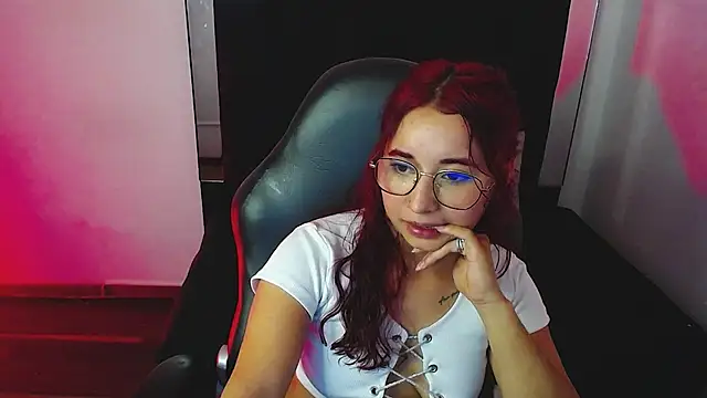 Chat XXX en directo de Lyrarose__