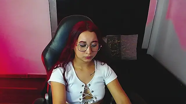 XXX chat uživo modela Lyrarose__