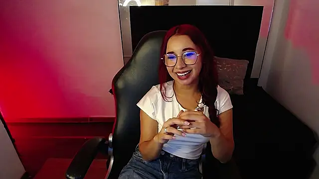 Živý XXX chat Lyrarose__