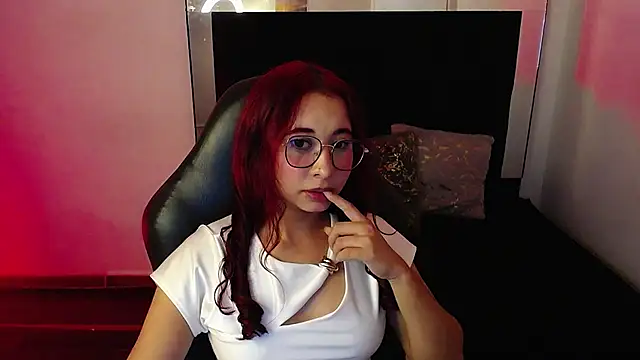 Lyrarose__ élő XXX-chatje