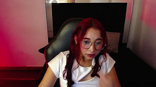 Lyrarose__ Adlı Modelin Canlı XXX Sohbeti
