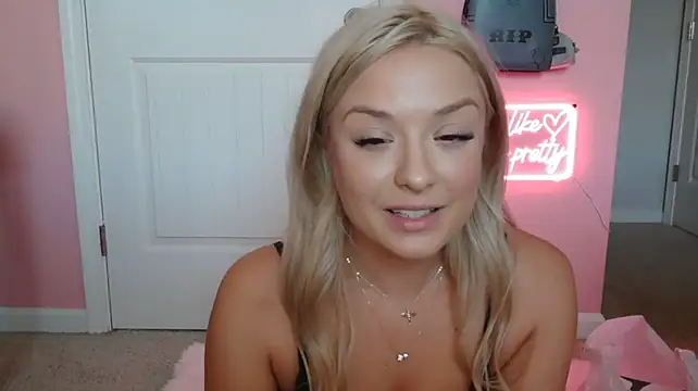 Honeyraebun webkamerás műsora