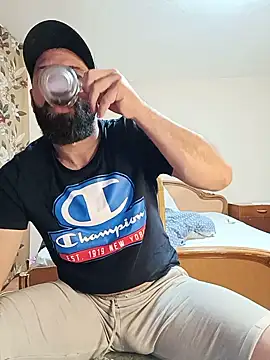 Tranda91: διαδικτυακό σόου στην κάμερα