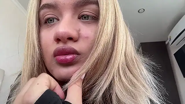 Kaderii1's Live XXX Chat
