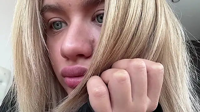 Kaderii1's Live XXX Chat