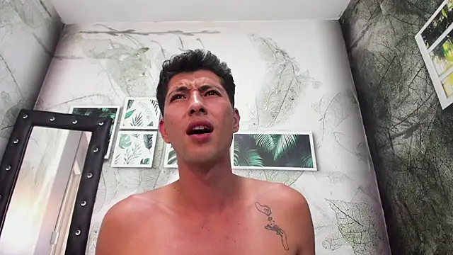 Show modela Valentiino69 na web-kameri