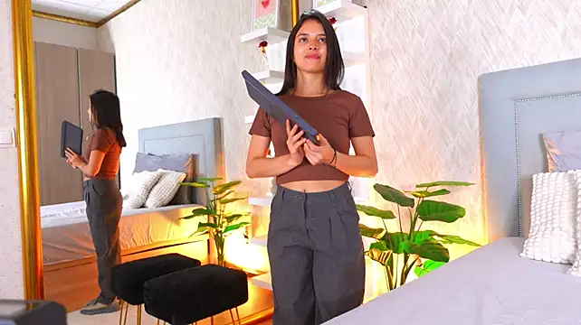 CherryLunari Adlı Modelin Canlı XXX Sohbeti