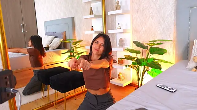 Chat +18 de CherryLunari ao vivo