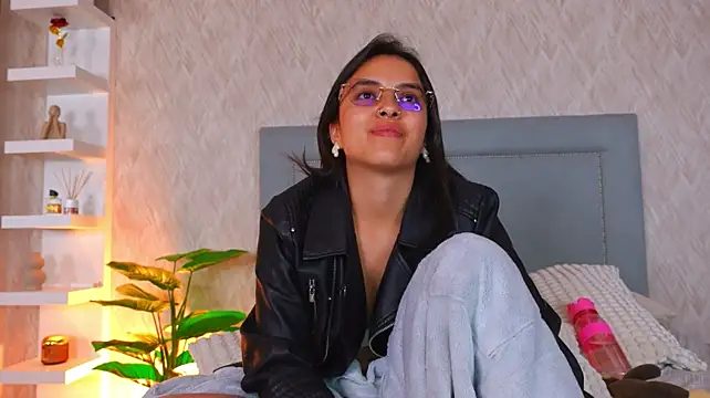 CherryLunari Adlı Modelin Canlı XXX Sohbeti