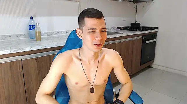 Brandon_Wolf Show in webcam