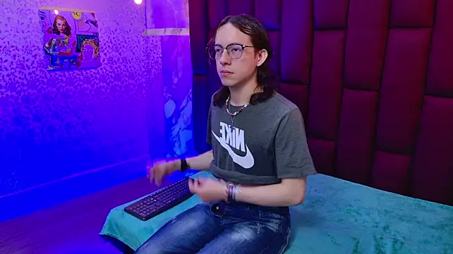 SnowyUwU Webcam show