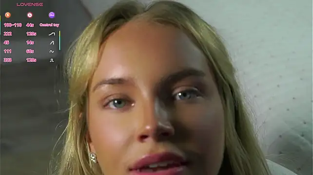 onlyyourami's Webcam Show