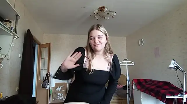 TypicalWoman Webcam-Show