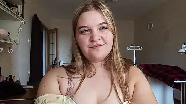 TypicalWoman – webcam-show