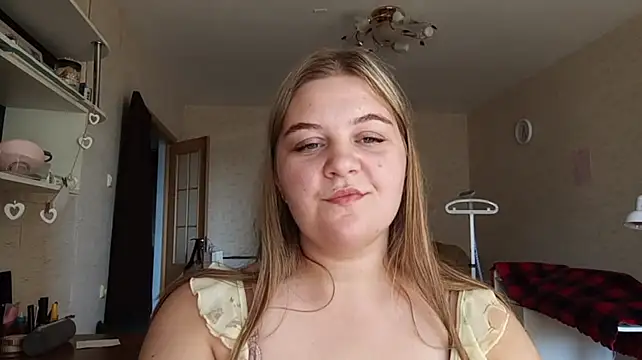 הופעת וובקאם של TypicalWoman