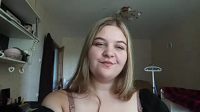 TypicalWoman Webcam-Show
