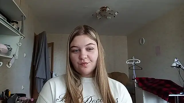 TypicalWoman Webcam-Show