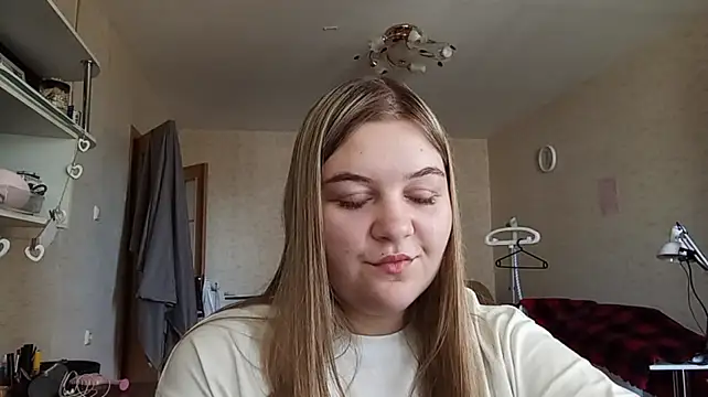 TypicalWoman Webcam-Show
