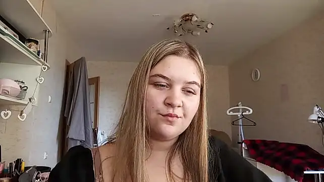 TypicalWoman Webcam-Show