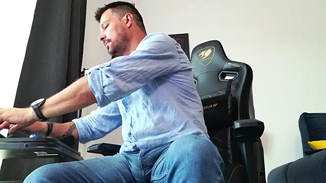Show modela ChrisKox na web-kameri
