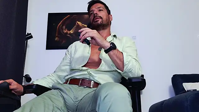 ChrisKox: διαδικτυακό σόου στην κάμερα