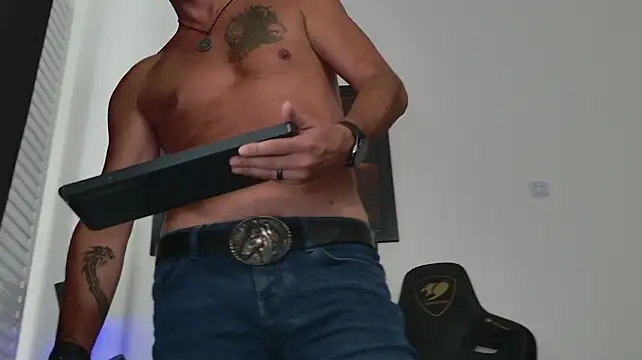 Show modela ChrisKox na web-kameri