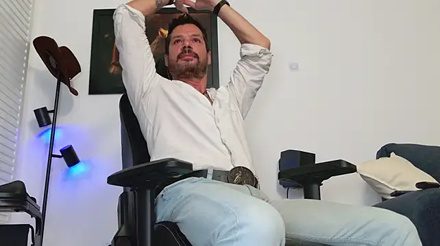 Show modela ChrisKox na web-kameri