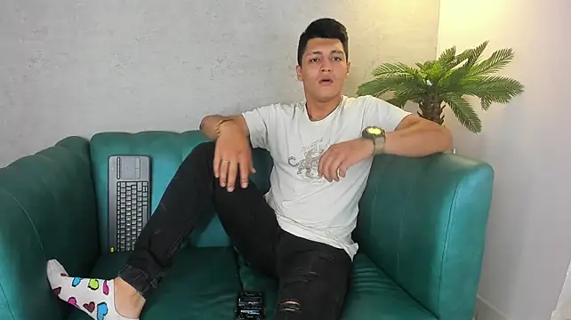 הופעת וובקאם של Julian_Fiire