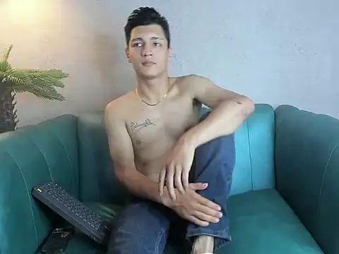 Julian_Fiire Шоу с уебкамера