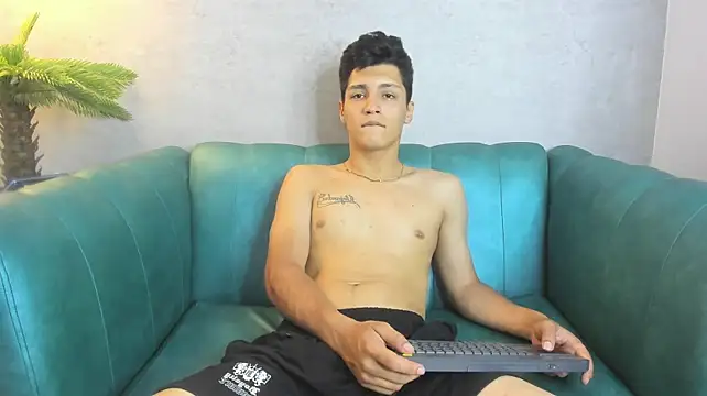 Julian_Fiire Show in webcam