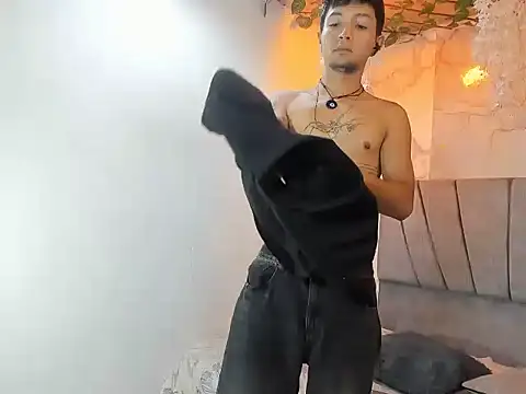 Show modela Brian_77_ na web-kameri